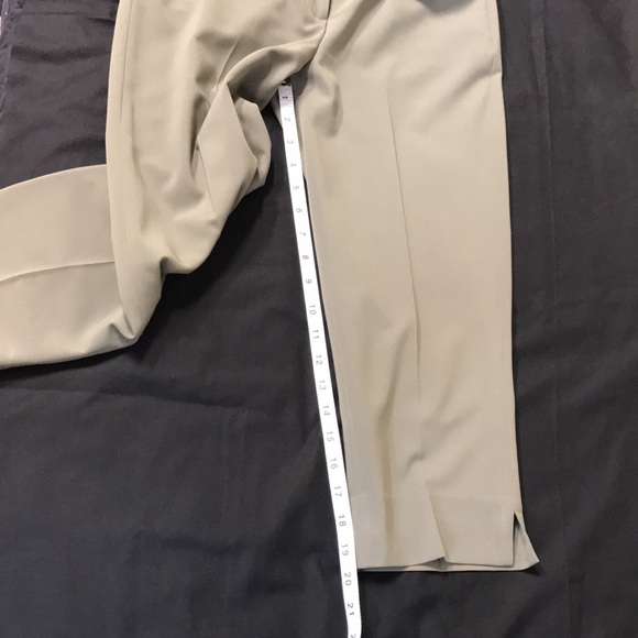 Olive Green Lightweight Capris / Pedal Pushers / Crops; Size 2 Petite - Picture 7 of 10